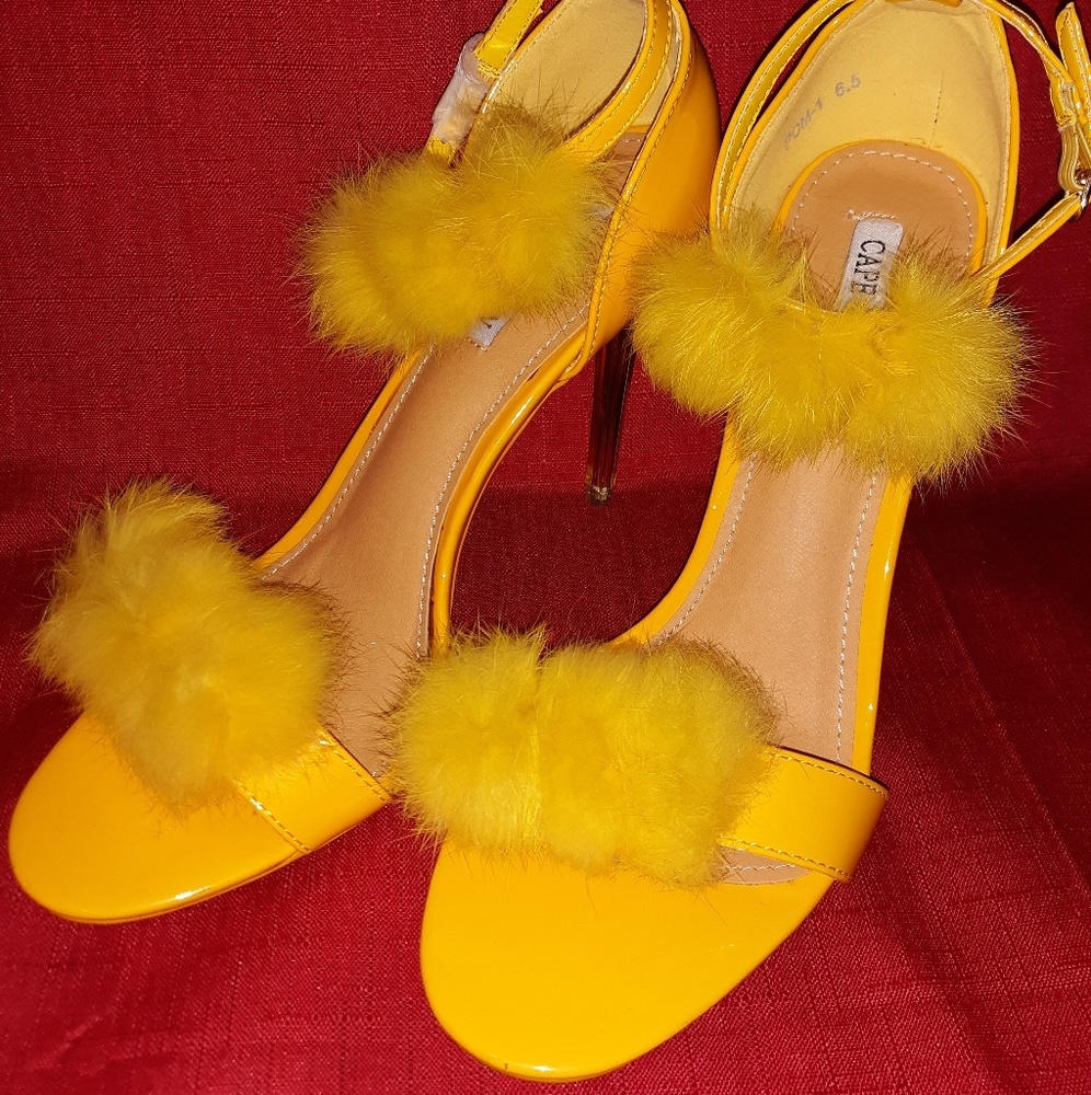 POM POM HEELS